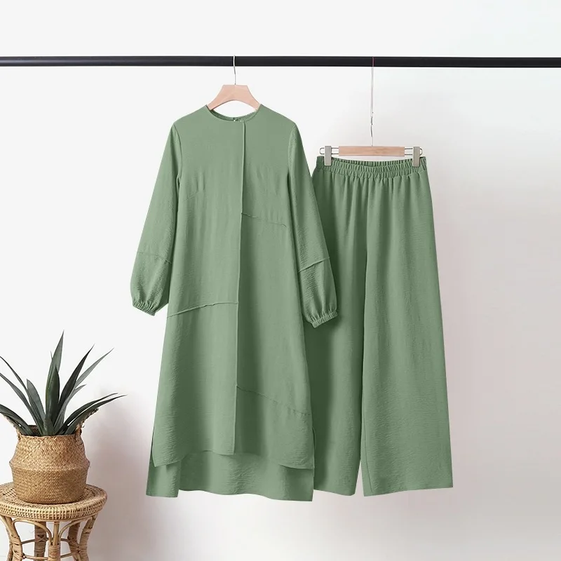 vêtement féminin confortable avec tunique longue et pantalon vert